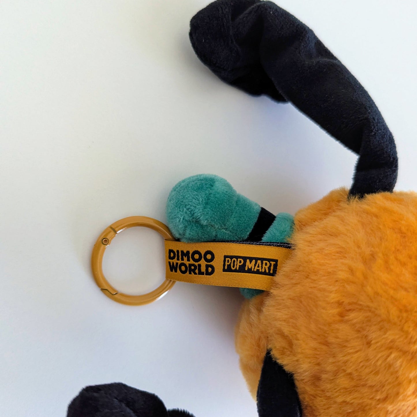 Pop Mart DIMOO World x Disney Series Goofy's Prank Vinyl Plush Keychain