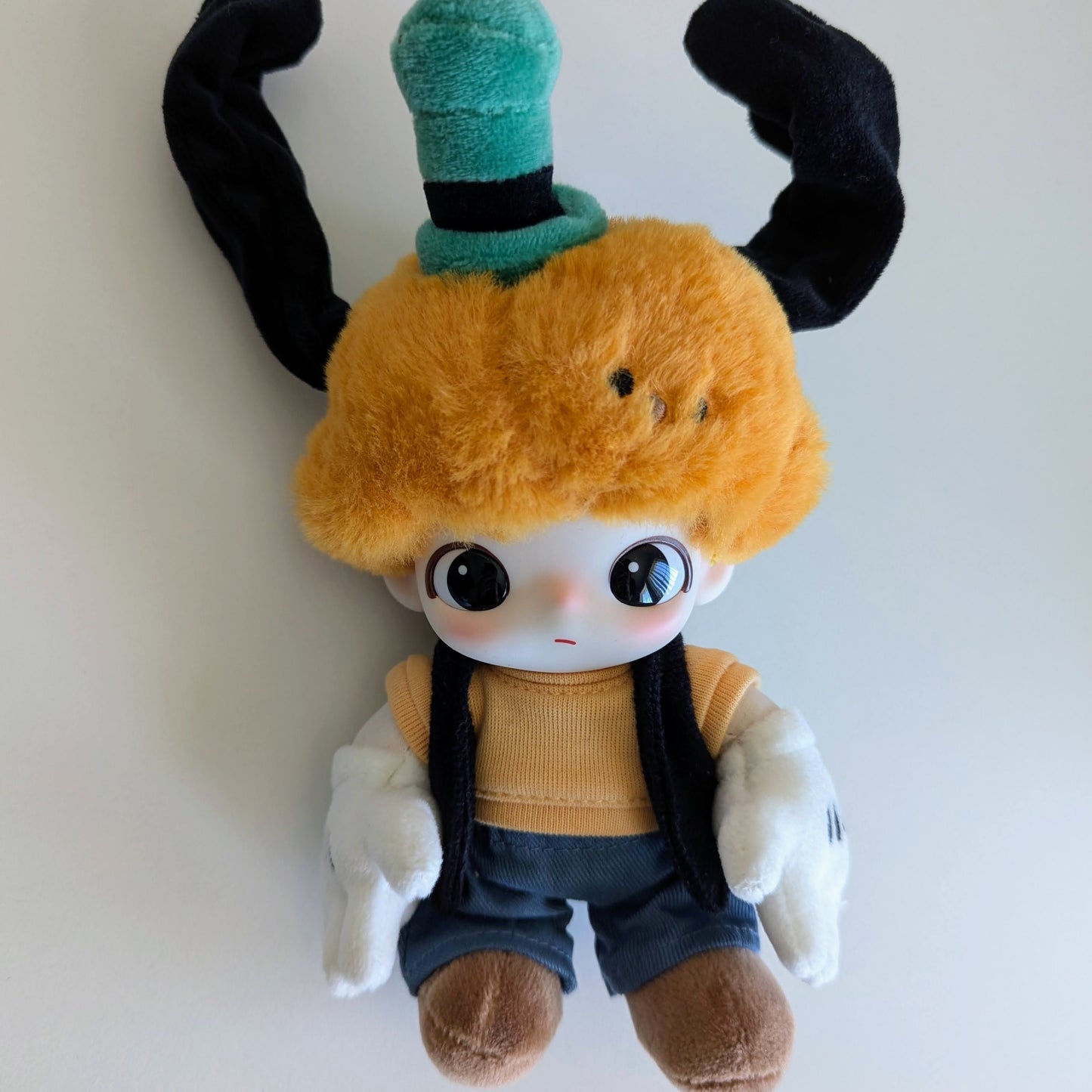 Pop Mart DIMOO World x Disney Series Goofy's Prank Vinyl Plush Keychain
