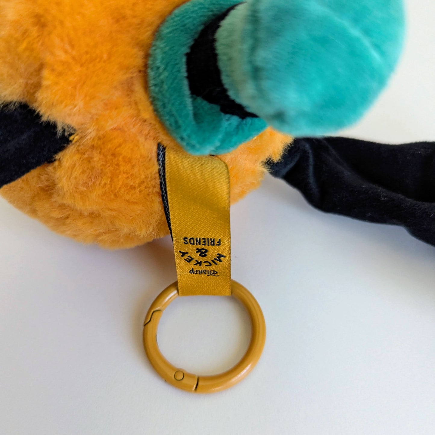 Pop Mart DIMOO World x Disney Series Goofy's Prank Vinyl Plush Keychain